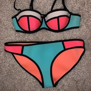 TRIANGL BIKINIS!